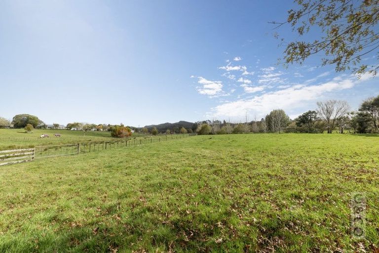 Photo of property in 293 Ararimu Valley Road, Helensville, Waimauku, 0882