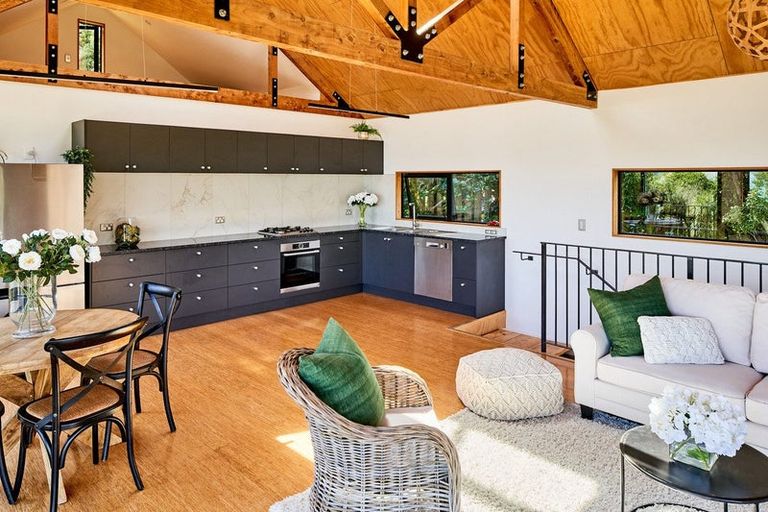 Photo of property in 13 Airlie Road, Plimmerton, Porirua, 5026