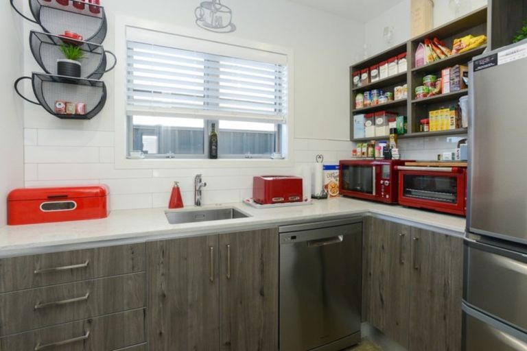 Photo of property in 80 Orotu Drive, Poraiti, Napier, 4112