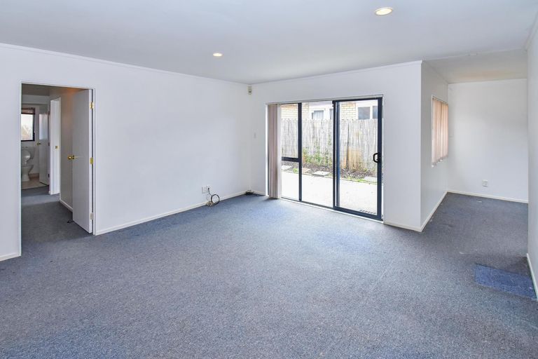 Photo of property in 34 Frank Bunce Grove, Flat Bush, Auckland, 2019