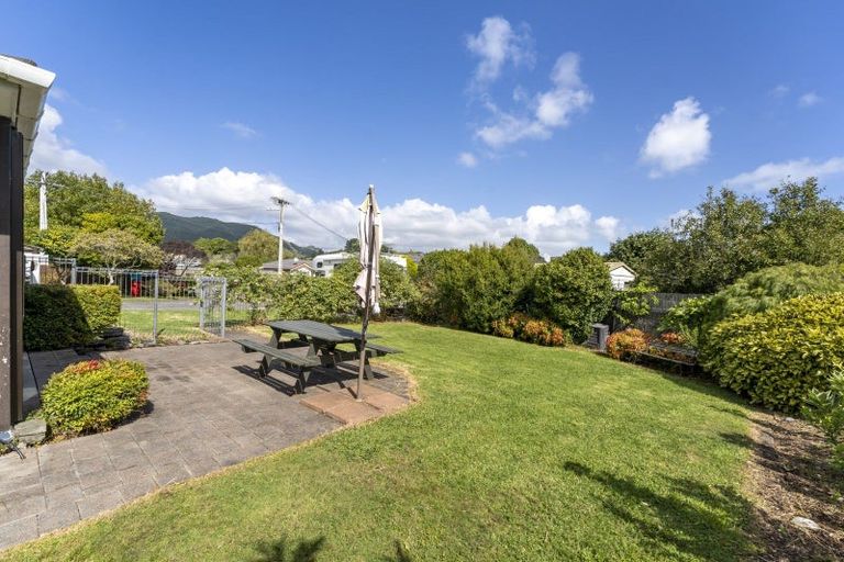 Photo of property in 11 Waimarie Avenue, Paraparaumu, 5032