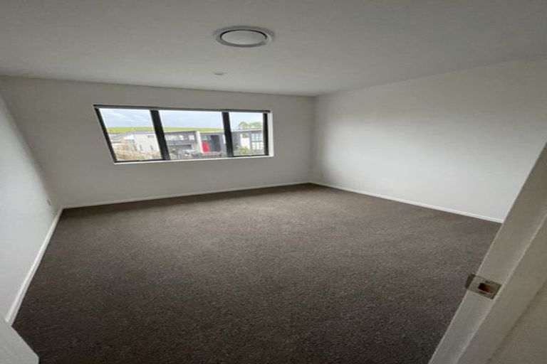 Photo of property in 1 Kokonga Lane, Silverdale, 0932