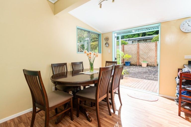 Photo of property in 12 Fiona Grove, Karori, Wellington, 6012