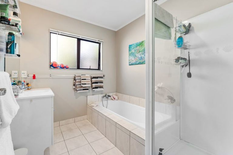 Photo of property in 22 Coralsea Way, Arkles Bay, Whangaparaoa, 0932