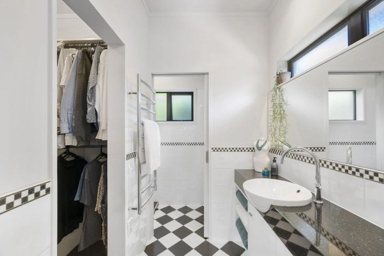 Photo of property in 65 Nicholson Road, Khandallah, Wellington, 6035