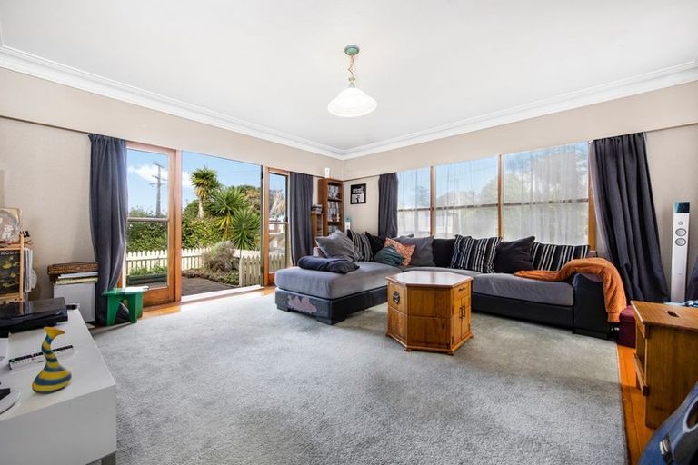 Photo of property in 37 Mckean Avenue, Manurewa, Auckland, 2102
