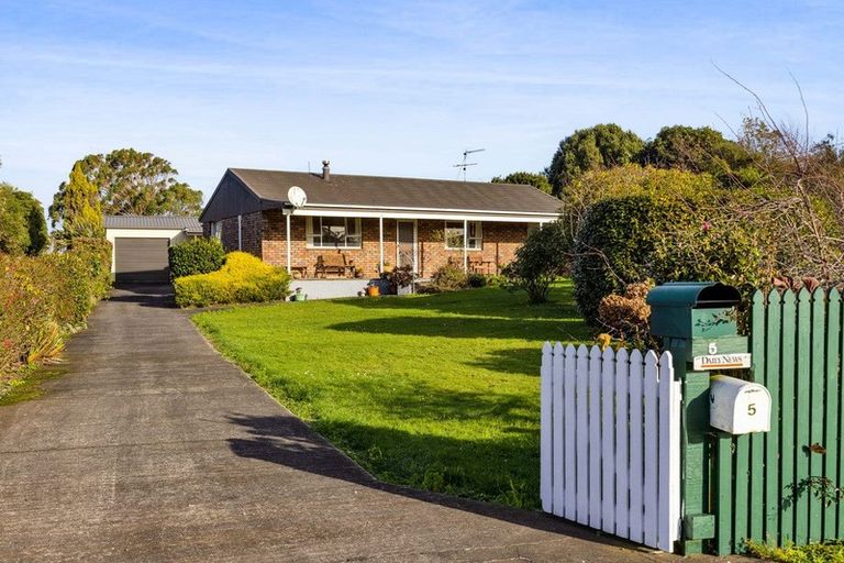 Photo of property in 5 Fookes Street, Waverley, 4510