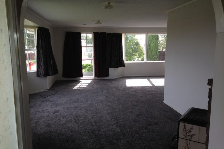 Photo of property in 52 Acacia Street, Kelvin Grove, Palmerston North, 4414