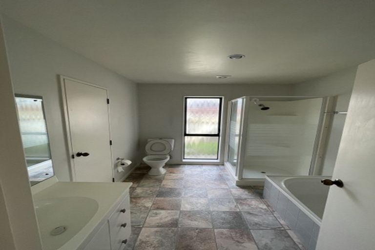 Photo of property in 12 Scandia Court, Hokowhitu, Palmerston North, 4410