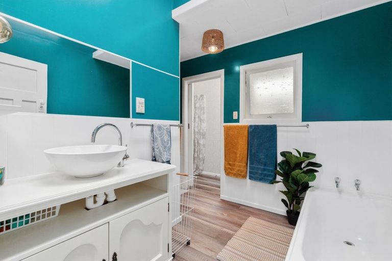 Photo of property in 28 Stirling Street, Te Aroha, 3320