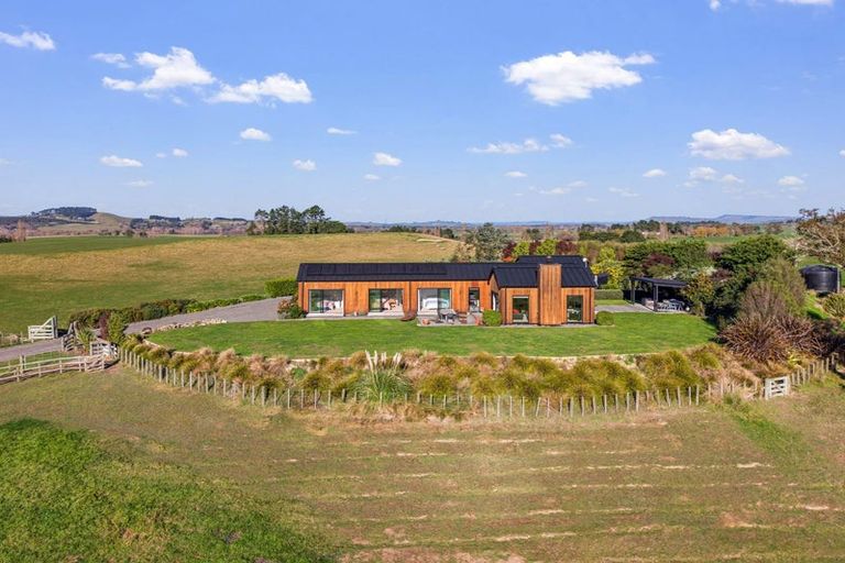 Photo of property in 35 Tapairu Road, Waipawa, 4275