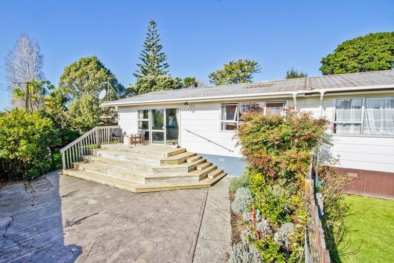 Photo of property in 2/811a Te Atatu Road, Te Atatu Peninsula, Auckland, 0610
