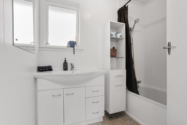 Photo of property in 217 Glengarry Road, Glen Eden, Auckland, 0602