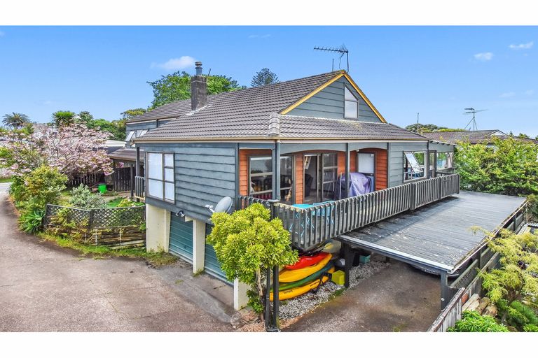 Photo of property in 13a Lawson Way, Weymouth, Auckland, 2103