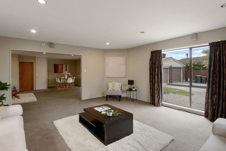 Photo of property in 21 Forest Park Place, Parklands, Christchurch, 8083