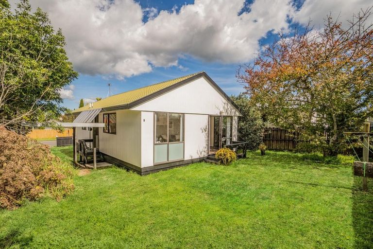 Photo of property in 2 Cameron Place, Ranui, Auckland, 0612