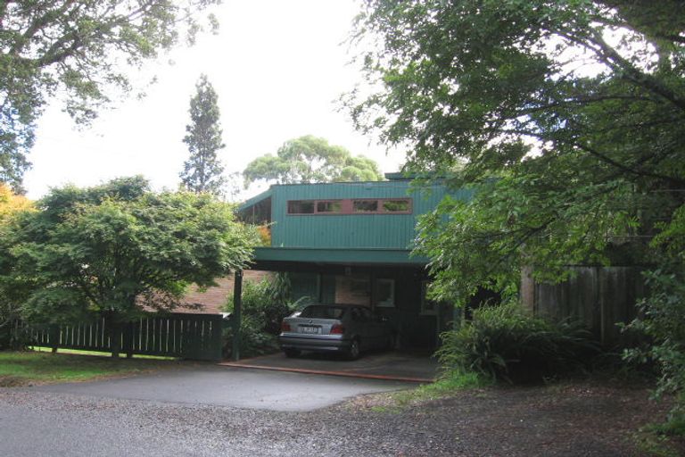 Photo of property in 19 Taraire Road, Titirangi, Auckland, 0604