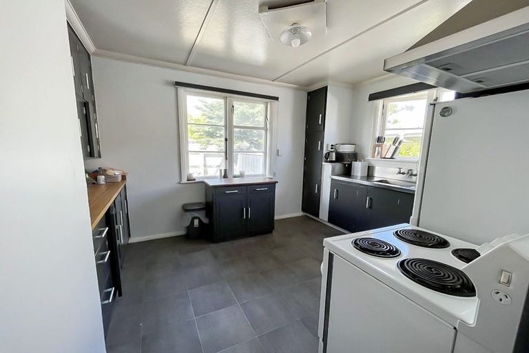 Photo of property in 660 Featherston Street, Roslyn, Palmerston North, 4414