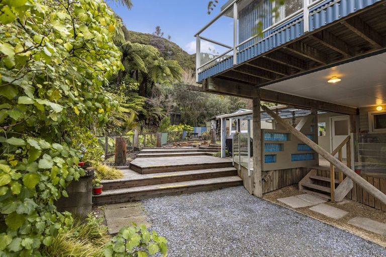 Photo of property in 19 Sandy Bay Road, Black Rock, Picton, 7282