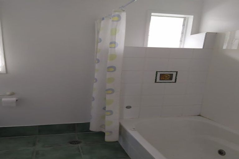 Photo of property in 1/10 Juniper Road, Sunnynook, Auckland, 0620