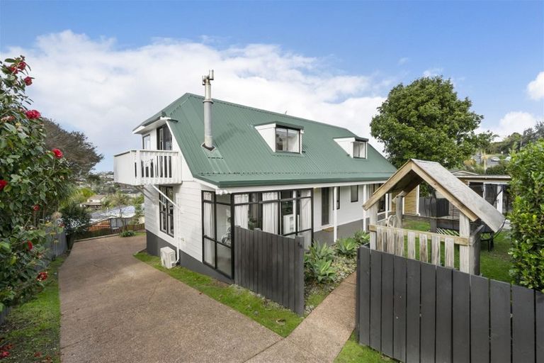 Photo of property in 29 Layton Road, Manly, Whangaparaoa, 0930