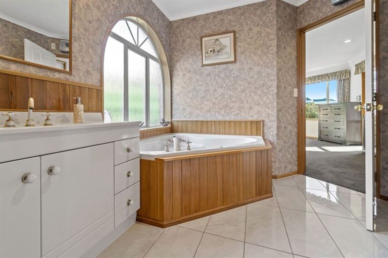 Photo of property in 2 Lancewood Drive, Halswell, Christchurch, 8025