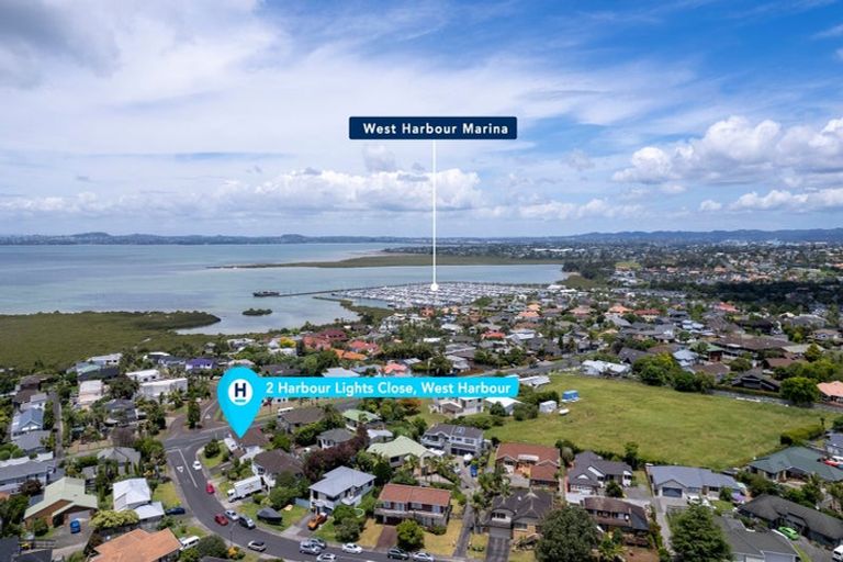 Photo of property in 2 Harbour Lights Close, West Harbour, Auckland, 0618