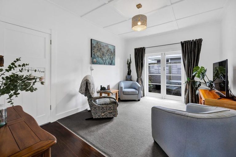 Photo of property in 15b Atiawa Street, Glen Avon, New Plymouth, 4312
