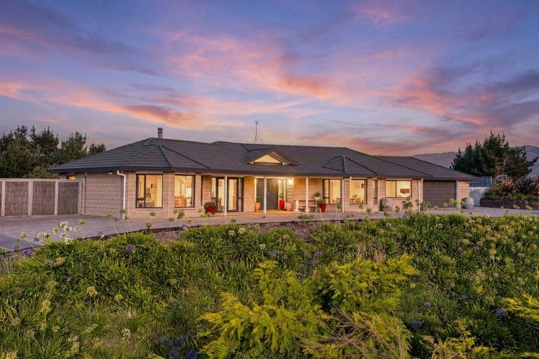 Photo of property in 55 Pukenamu Road, Te Horo, Otaki, 5581