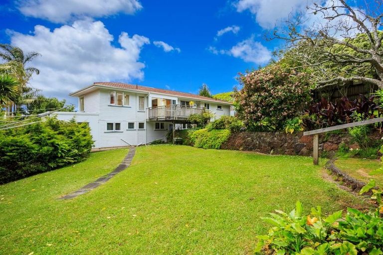 Photo of property in 8 Radiata Lane, Chatswood, Auckland, 0626