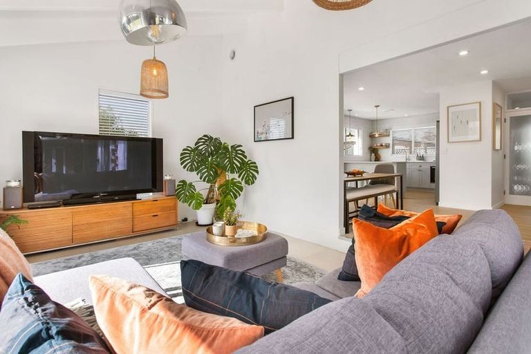 Photo of property in 9b Lydbury Place, Parklands, Christchurch, 8083