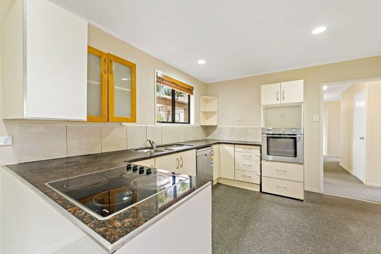 Photo of property in 64 Sunvue Road, Glen Eden, Auckland, 0602