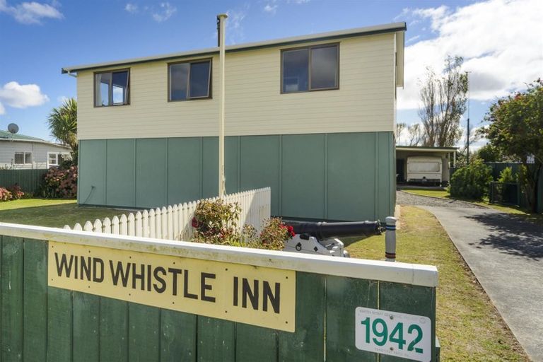 Photo of property in Build Inn, 1942 Parewanui Road, Parewanui, Bulls, 4894