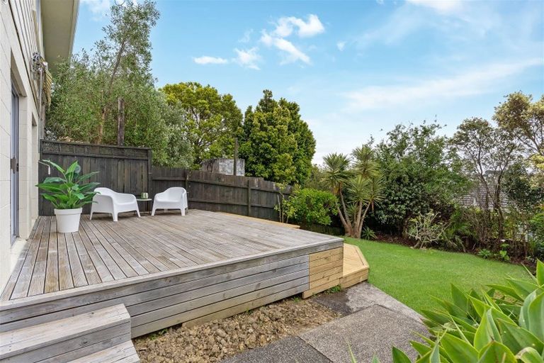 Photo of property in 1/50a Target Road, Totara Vale, Auckland, 0629