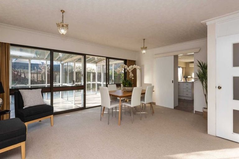 Photo of property in 11 Jamell Place, Avonhead, Christchurch, 8042