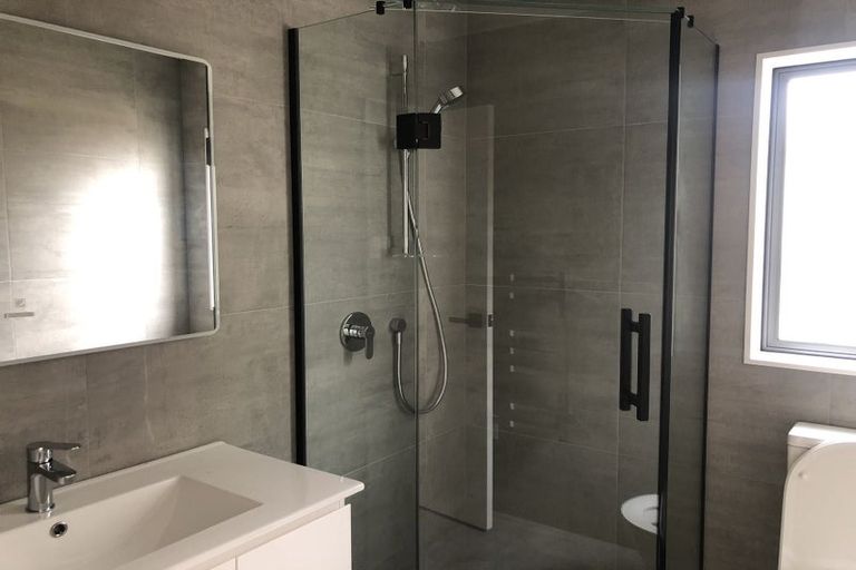 Photo of property in 8 Keating Rise, Northcross, Auckland, 0632