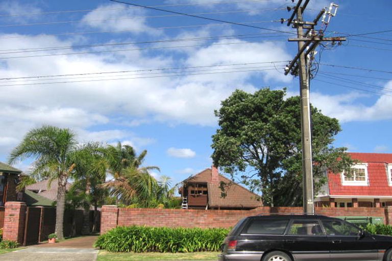 Photo of property in 31 Milford Road, Milford, Auckland, 0620