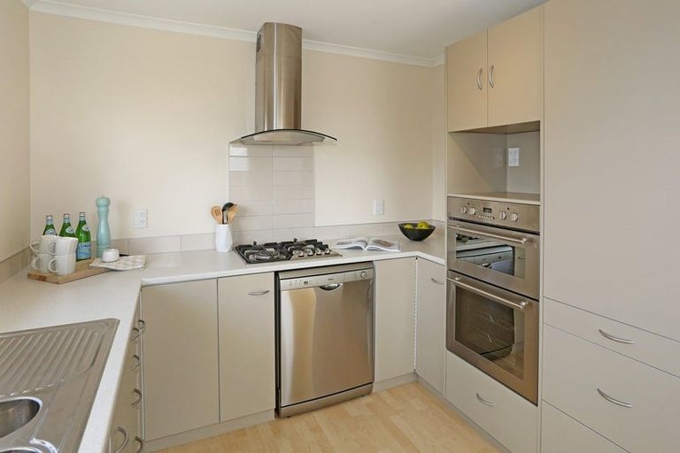 Photo of property in 12 Henry Curd Terrace, Pukekohe, 2120