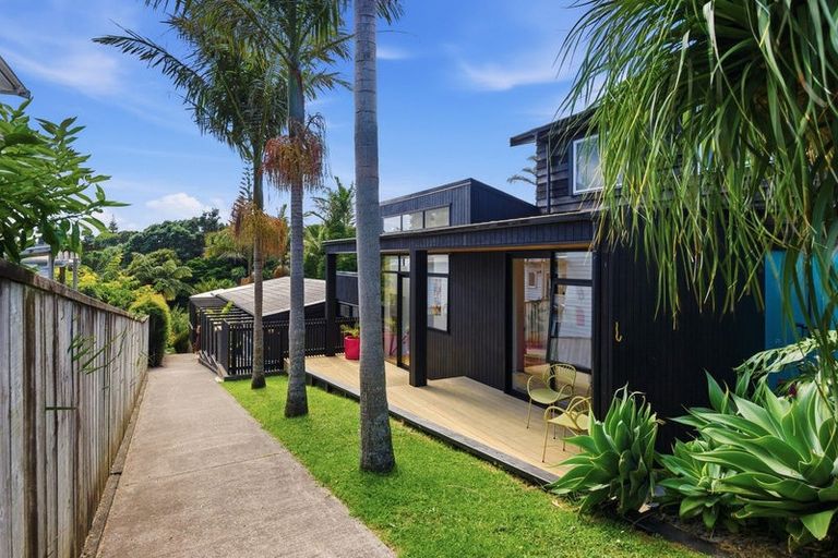 Photo of property in 37 Wairau Road, Oakura, 4314