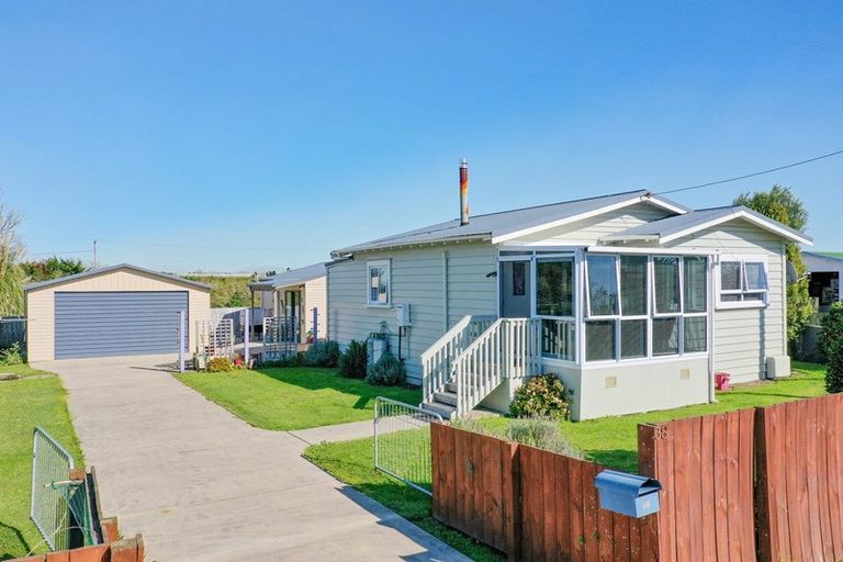 Photo of property in 38 Bridge Street, Edgecumbe, 3120