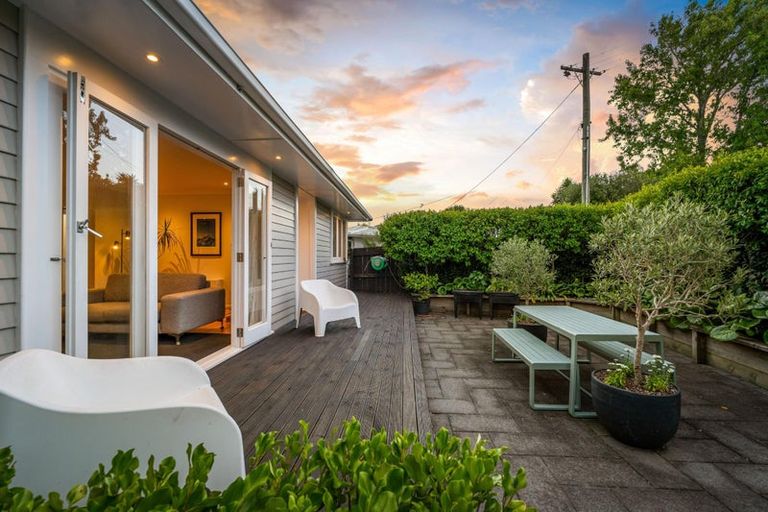 Photo of property in 17 Poto Street, Te Atatu South, Auckland, 0610