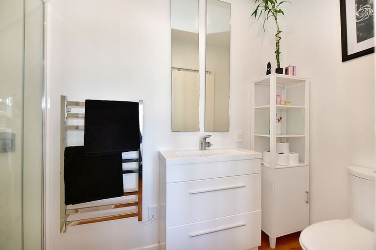 Photo of property in 2 Carento Way, Stanmore Bay, Whangaparaoa, 0932