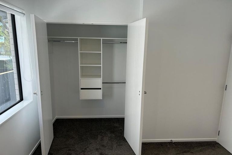 Photo of property in 11/19 Roberts Road, Glenfield, Auckland, 0629