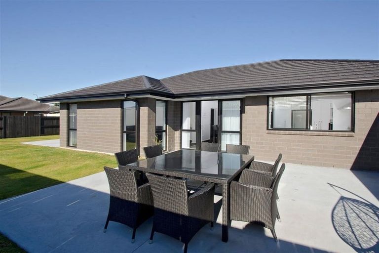 Photo of property in 39 Rainey Crescent, Papamoa Beach, Papamoa, 3118