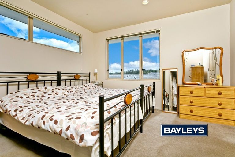 Photo of property in 25 Henry Partington Place, Greenhithe, Auckland, 0632