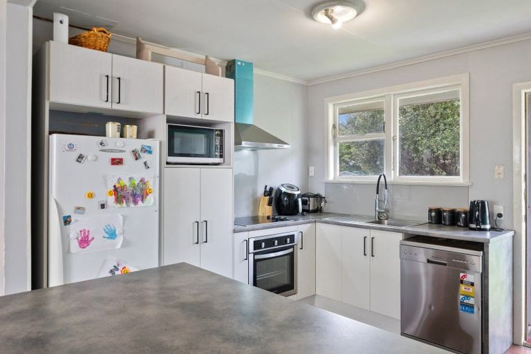 Photo of property in 2/64 Cruickshank Road, Clouston Park, Upper Hutt, 5018