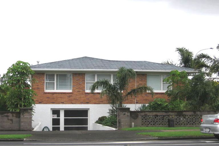 Photo of property in 4265 Great North Road, Glendene, Auckland, 0602