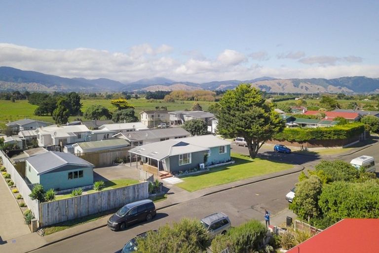 Photo of property in 2 Robert Mckeen Street, Otaki Beach, Otaki, 5512
