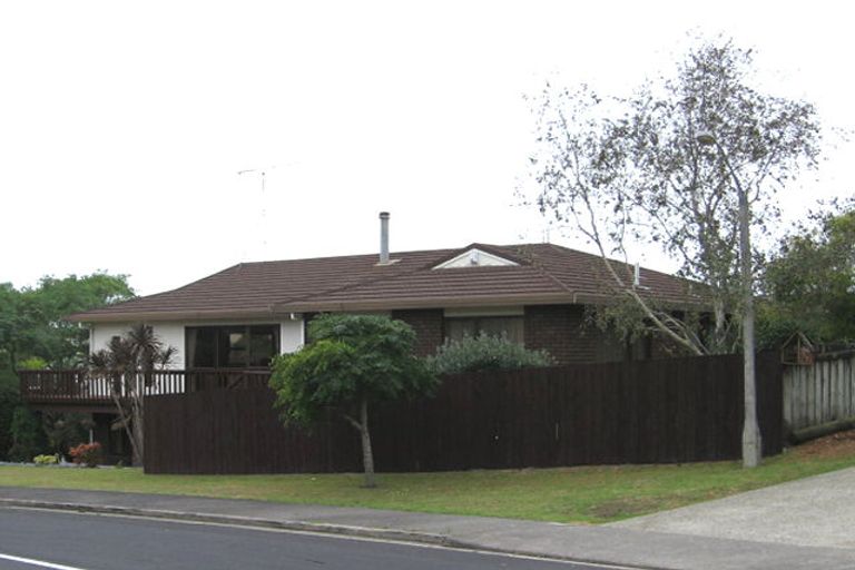 Photo of property in 4 Cherub Place, West Harbour, Auckland, 0618