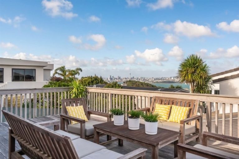 Photo of property in 1/15 Colonial Road, Chatswood, Auckland, 0626